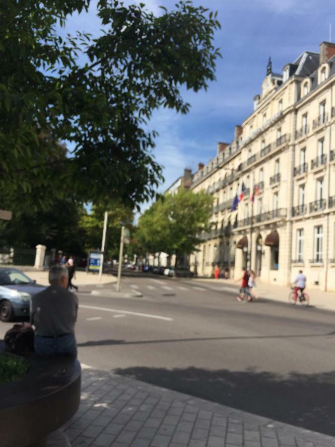 Le Jardin Darcy Liberte Hyper Centre Gare-Ville Parking Public Payant Dans La Rue Dijon Luaran gambar