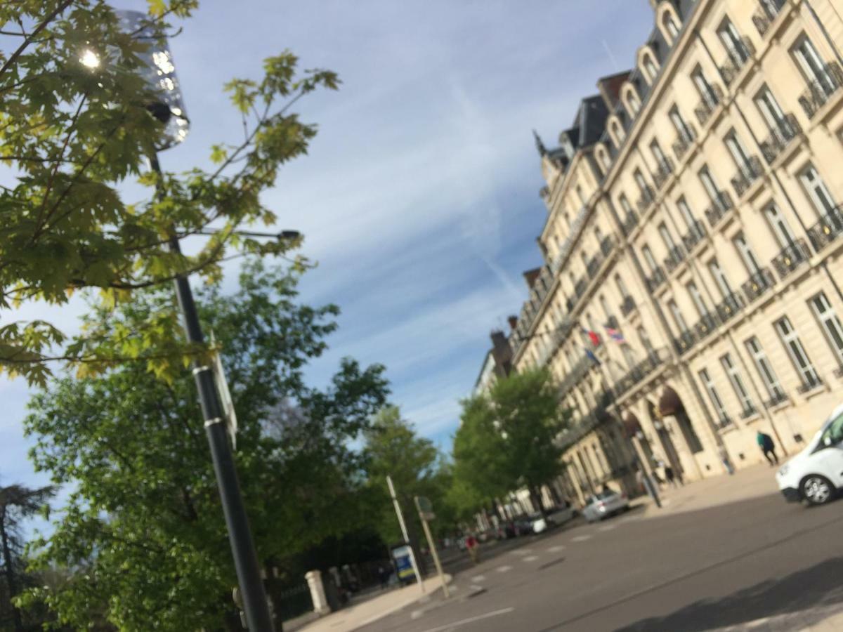 Le Jardin Darcy Liberte Hyper Centre Gare-Ville Parking Public Payant Dans La Rue Dijon Luaran gambar
